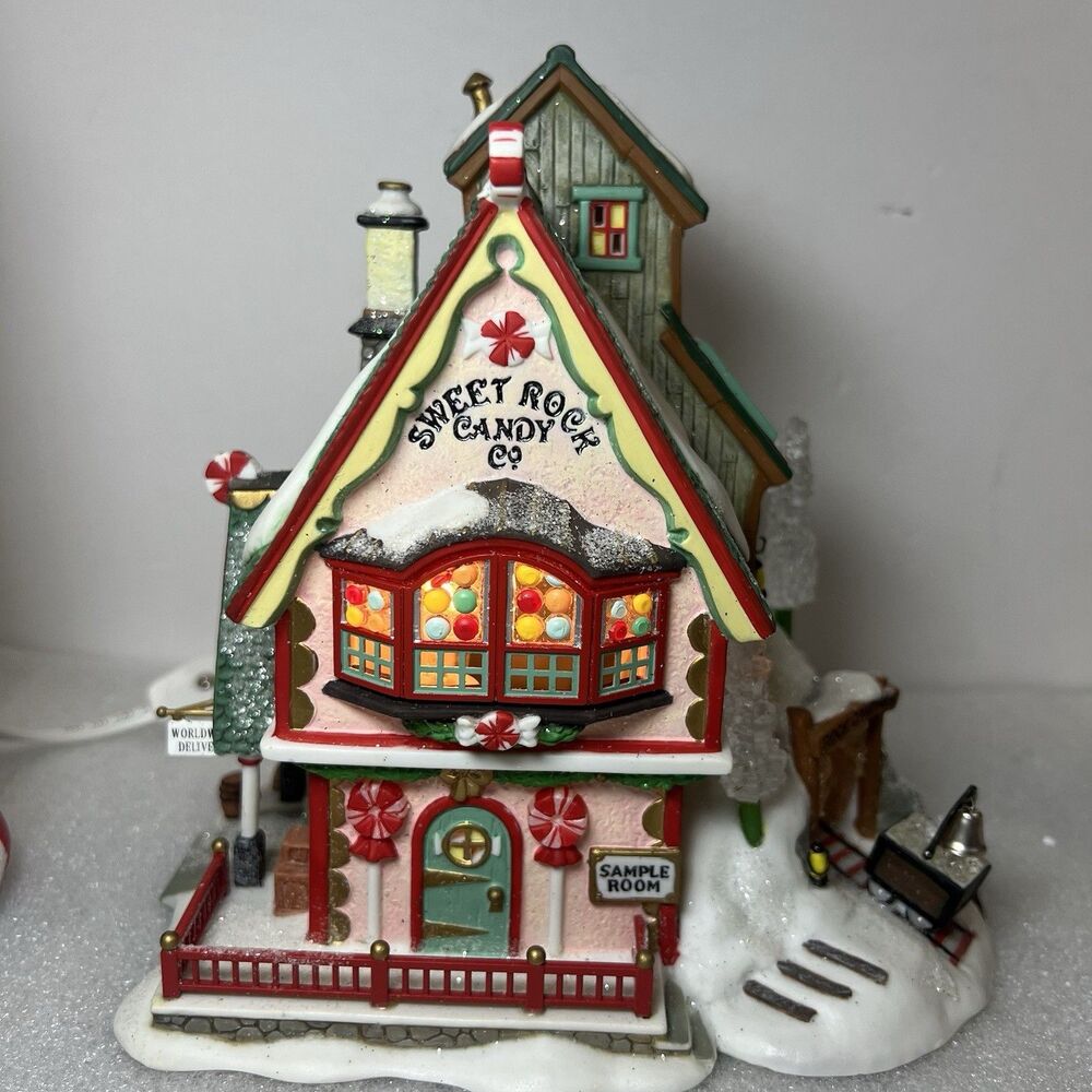 Dept 56 North Pole Series Sweet Rock Candy Co. 56725 Xmas Lighted Village W Figu - Picture 3 of 15
